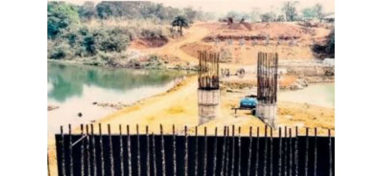 Bolangir residents in Saintala are worried about the slow progress of bridge construction.