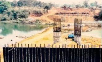 Bolangir residents in Saintala are worried about the slow progress of bridge construction.