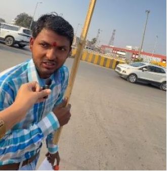 Man in Patna sells water from Maha Kumbh Sangam, but buyers leave when they hear the price.