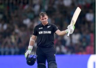 In Champions Trophy opener, Pakistan reaches score of 320/5 with the help of Young and Latham.