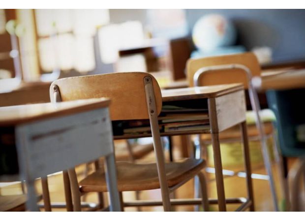 Schools are switching to a 4-day week to attract teachers.