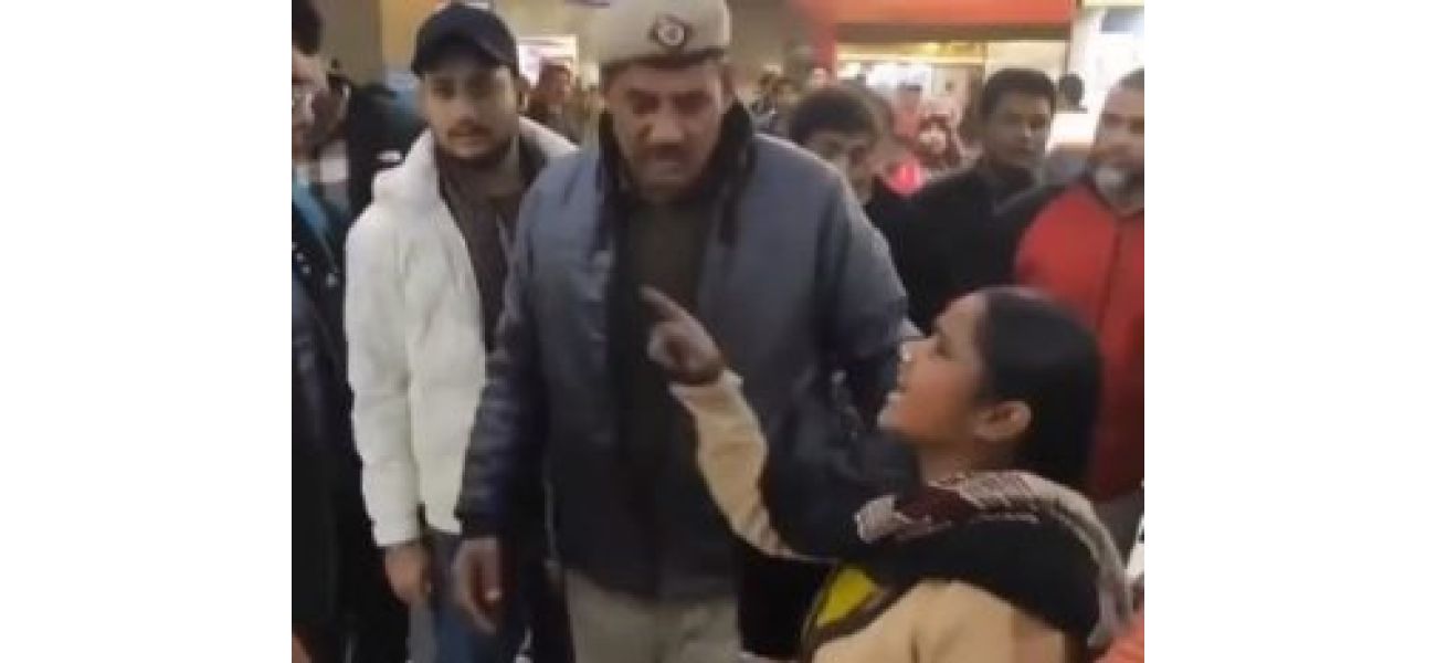 Watch video of women thieves in Delhi metro caught red-handed and see what happens next.