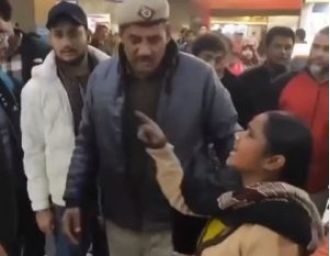 Watch video of women thieves in Delhi metro caught red-handed and see what happens next.
