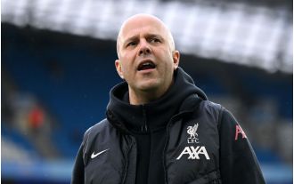 Carragher cautions about Slot's disapproval of several Liverpool players.
