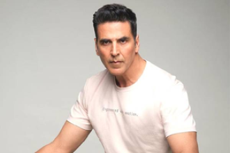 Akshay Kumar praises the preparations for Maha Kumbh and takes a holy dip at Sangam.