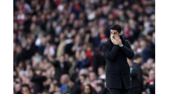 Gary Neville criticizes Arsenal's fixation on Liverpool after they increase their lead at the top.
