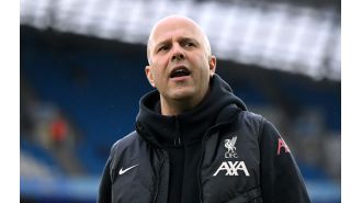 Carragher cautions about Slot's disapproval of several Liverpool players.