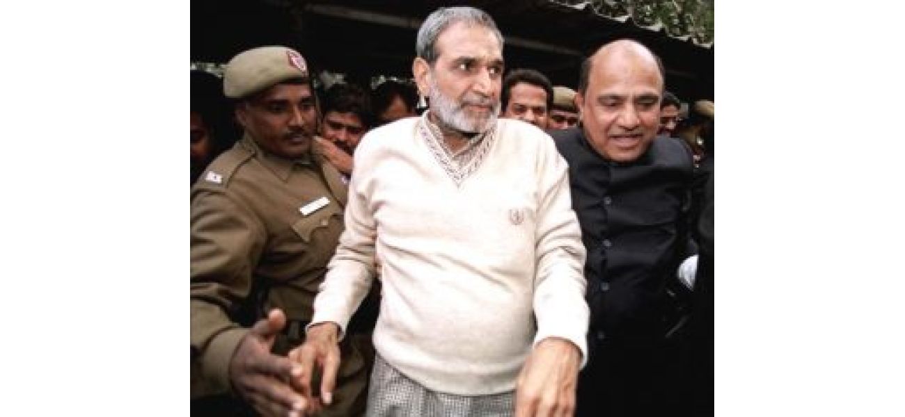 Former Congress MP Sajjan Kumar given life sentence by Delhi court for 1984 riots case.