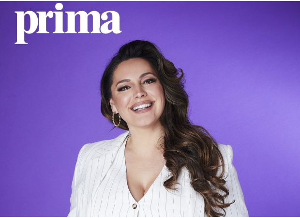 Kelly Brook buys lube from sex shop for surprising reason.