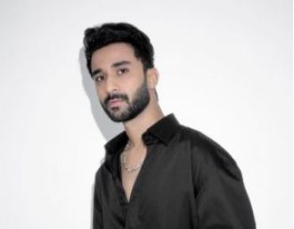 Raghav Juyal prays at Trimbakeshwar Jyotirlinga on Maha Shivratri.