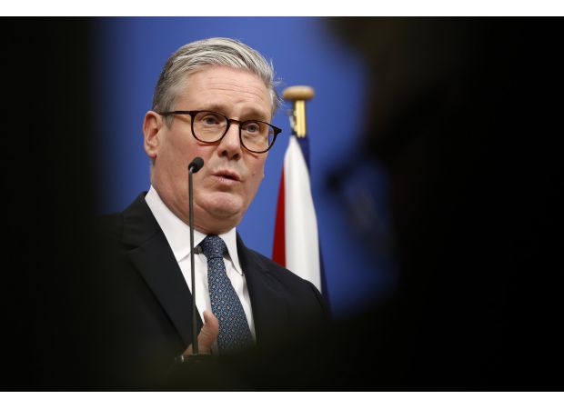 Starmer warns Trump that Putin will launch another attack in Ukraine, aided by US assistance.