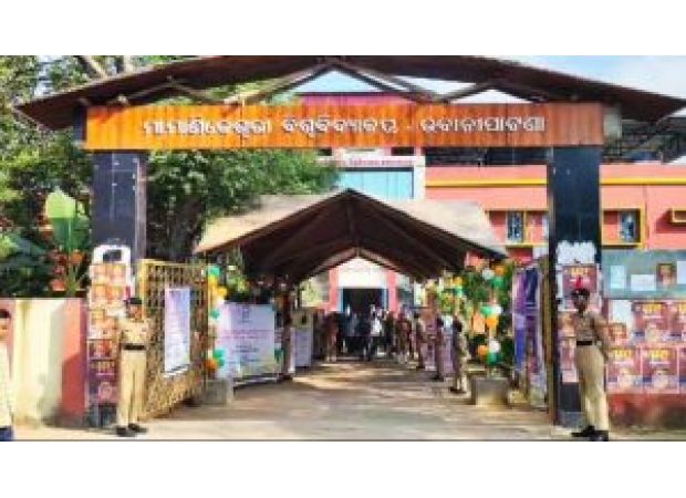 Maa Manikeswari University impacted by shortage of positions.