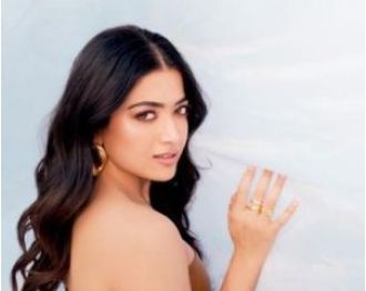 Rashmika is impressed by Salman Khan's star power in the teaser for 'Sikandar'.