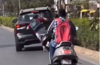 Viral video shows scooter crash in Gujarat due to car driver's reckless right turn!