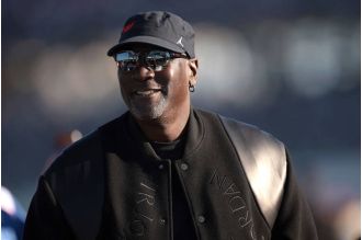 Michael Jordan’s emotional letter to his teenage love sells for $12K at auction.