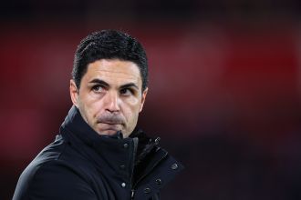 Arsenal struggling to sell two backup players during summer transfer period.