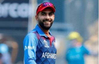 Afghanistan chooses to bat first against Australia in important match at Champions Trophy.