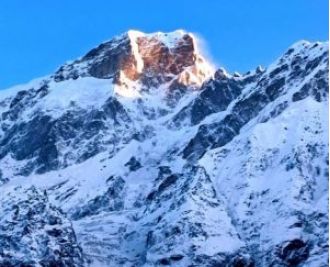 Dozens of workers stuck in avalanche in Uttarakhand, major rescue operation in progress.