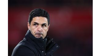 Arsenal struggling to sell two backup players during summer transfer period.