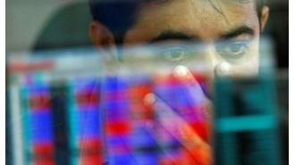 Stock market indexes decline significantly due to concerns over potential US tariffs, with Nifty falling below 22,250 and Sensex dropping more than 1,000 points.