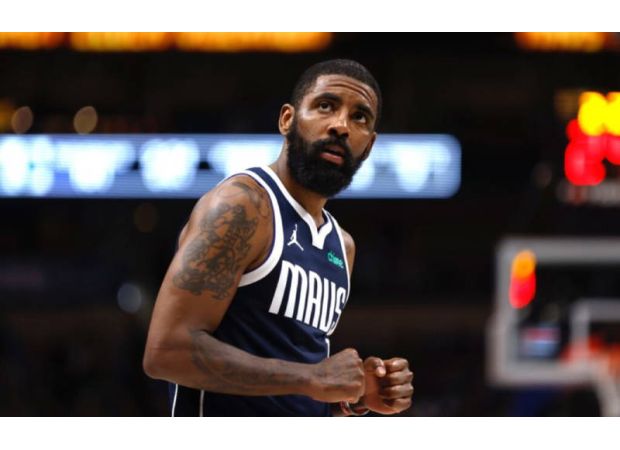 Kyrie Irving visits Kobe and Gianna Bryant's statues and is overcome with emotion.