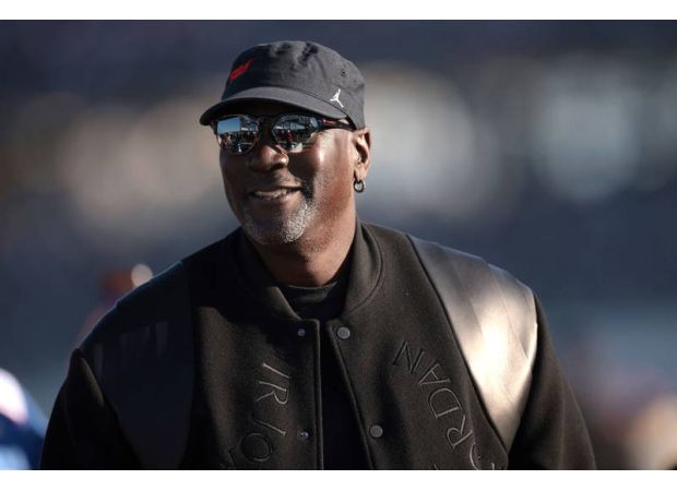 Michael Jordan’s emotional letter to his teenage love sells for $12K at auction.