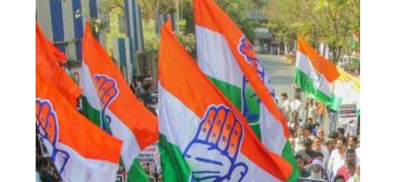 Congress members in Odisha fight with police near chief minister's house while demonstrating against increased violence towards women.