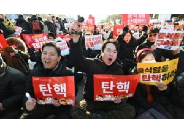 Seoul sees big crowds at rival rallies for Yoon's impeachment.