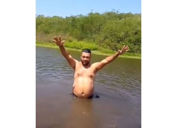 A man takes a refreshing dip in a river, but what he finds under the water will shock you.
