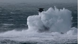 Earplugs recommended due to incessant 13-second blasts from malfunctioning lighthouse fog alarm.