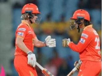 Beth Mooney scored 96 runs to help Gujarat Giants reach a total of 186/5 against UP Warriorz in WPL.