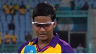The UP Warriorz choose to bowl first against the Gujarat Giants in their WPL match.