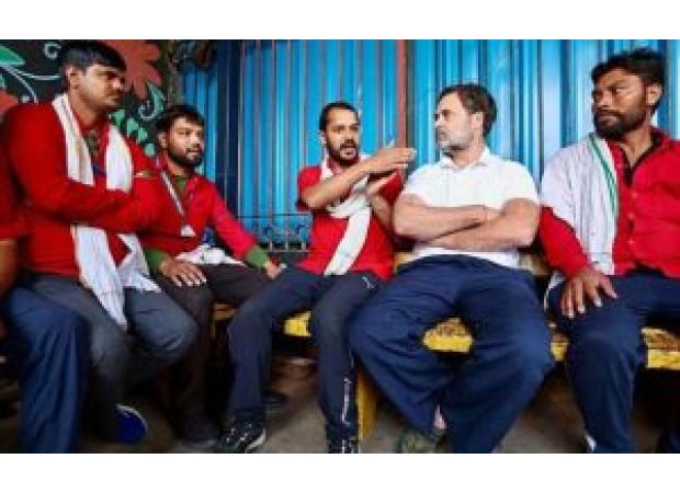 Rahul Gandhi talks to NDLS workers, pledges to support them.