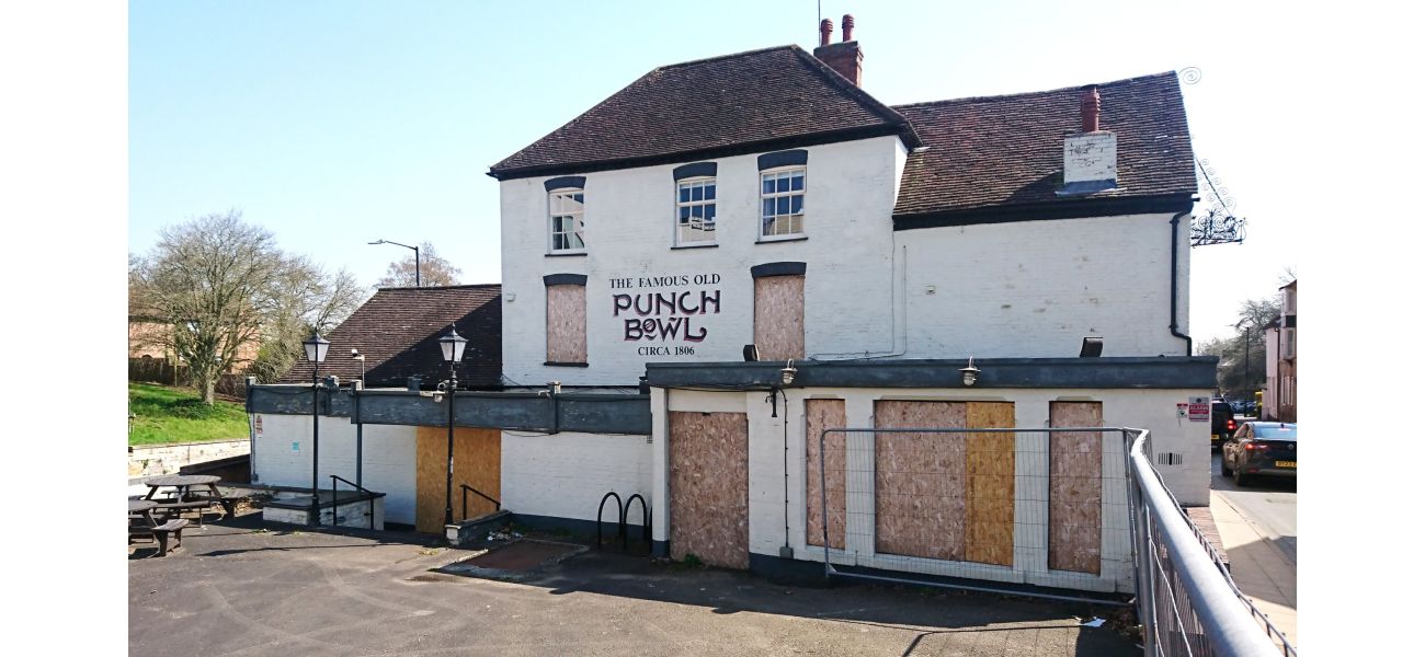 200-year-old pub with potential secret tunnels to be partially destroyed and transformed into a residence.