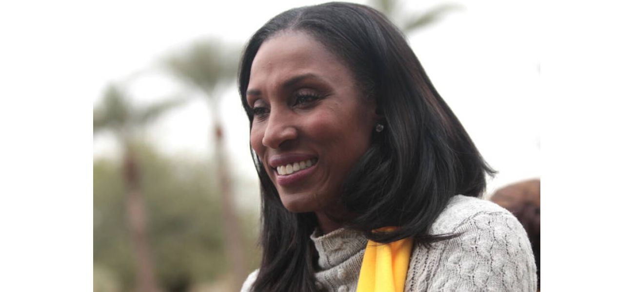 Basketball star Lisa Leslie's daughter goes to prom and she is excited about it.