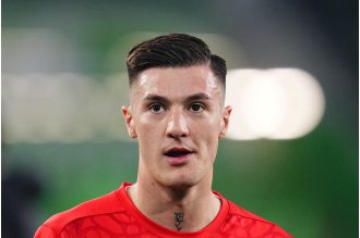 The price for signing Benjamin Sesko has been updated by Arsenal, Chelsea, and Man Utd.
