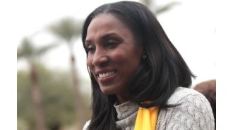 Basketball star Lisa Leslie's daughter goes to prom and she is excited about it.