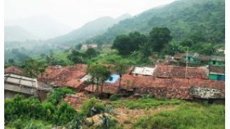 There is a conflict between Odisha and Andhra Pradesh over the implementation of Aadhaar in the border village of Kotia, causing confusion.