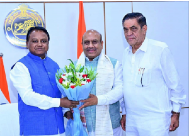 Delhi Assembly Speaker meets with Odisha CM to discuss implementing a paperless legislature.