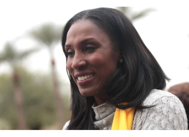 Basketball star Lisa Leslie's daughter goes to prom and she is excited about it.