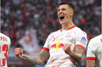 Arsenal is hesitant about adding Benjamin Sesko to their team, despite interest from Manchester United and Chelsea.