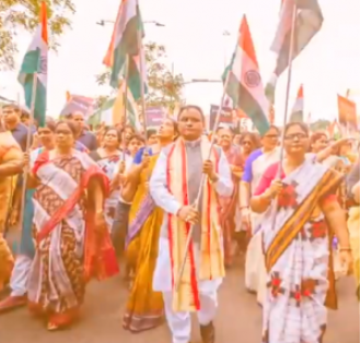 Indian officials CM Majhi and Oram join Tiranga Yatras to honor armed forces.