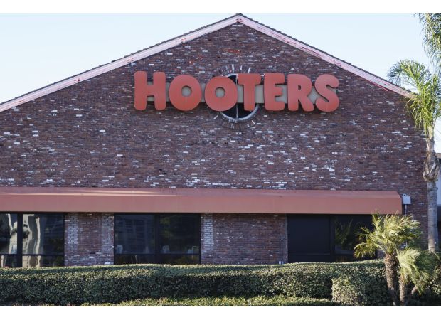 30+ Hooters restaurants shut down due to bankruptcy issues.