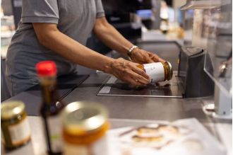 Goodr is providing sustainable food and a no-cost grocery store to a hospital in Chicago.