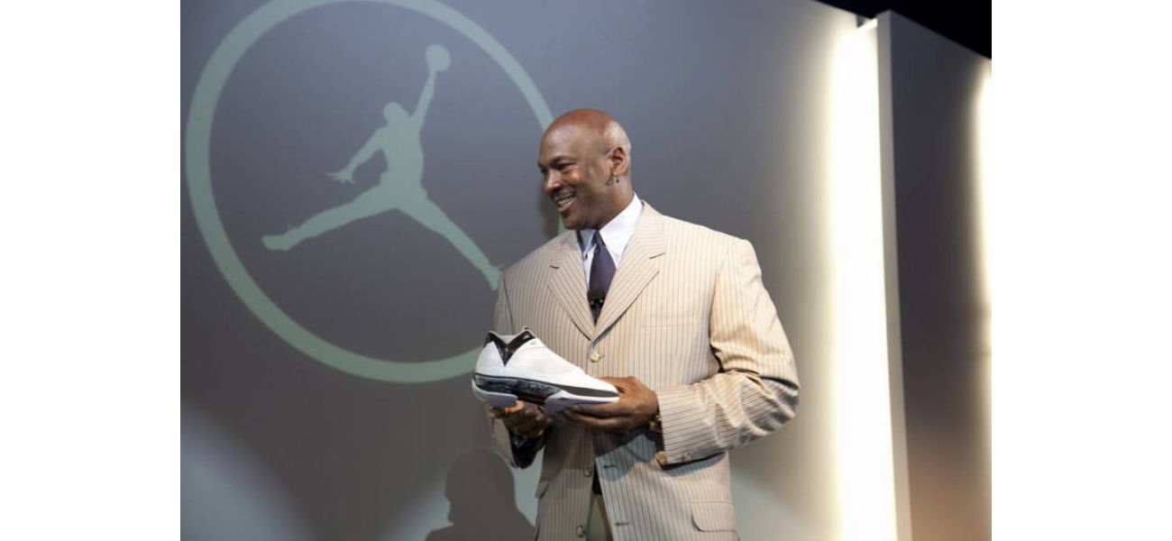 Signed Michael Jordan rookie card from '86-'87 Fleer sells for record-breaking $2.5M.