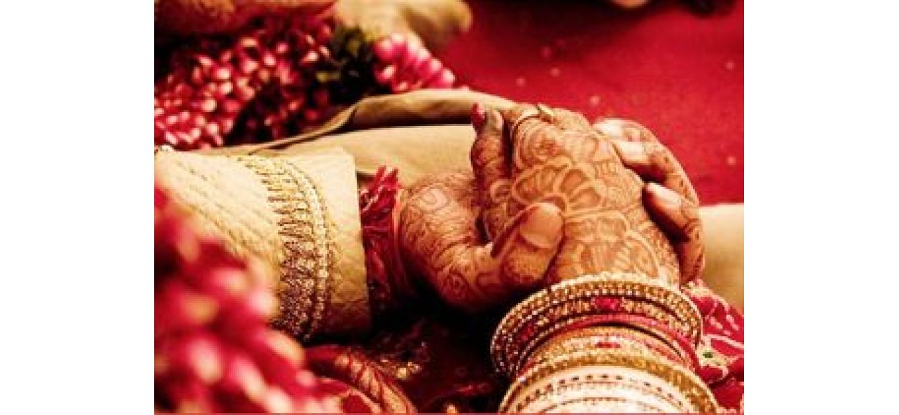 Married couple found dead, police suspect suicide.