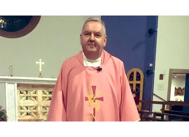 A priest resigns and uses a sharp poem to criticize his church members.