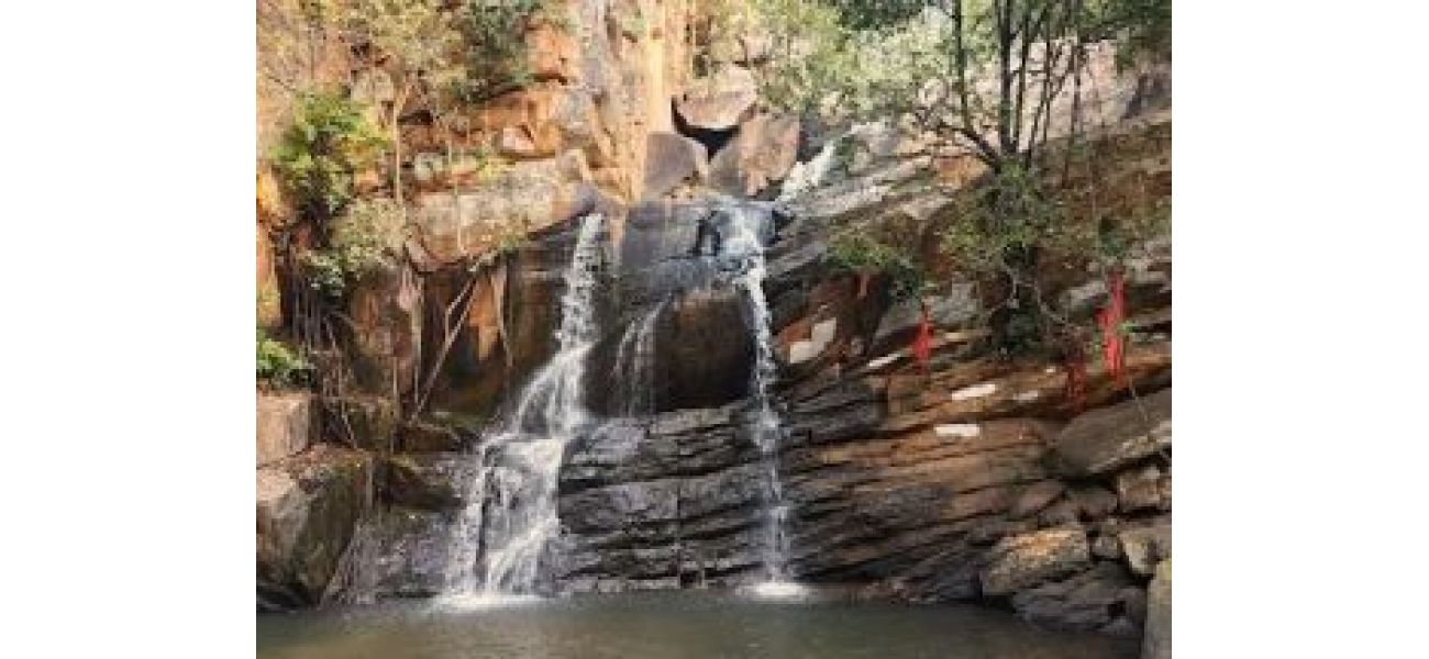 2 doctors die at Odisha waterfall