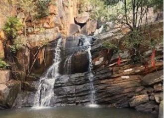 2 doctors die at Odisha waterfall