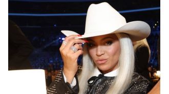 Beyoncé fulfills the wish of a grandmother by giving her tickets to the Cowboy Carter Tour, which has become a viral sensation.